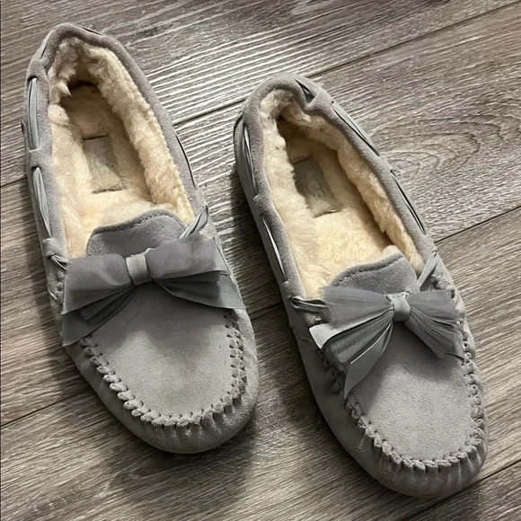 UGG Gray Suede Moccasin Slippers with Bow-Orig $118, great deal for $35! - Picture 1 of 7